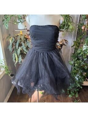 Charming Black Strapless Tulle Party Dress
